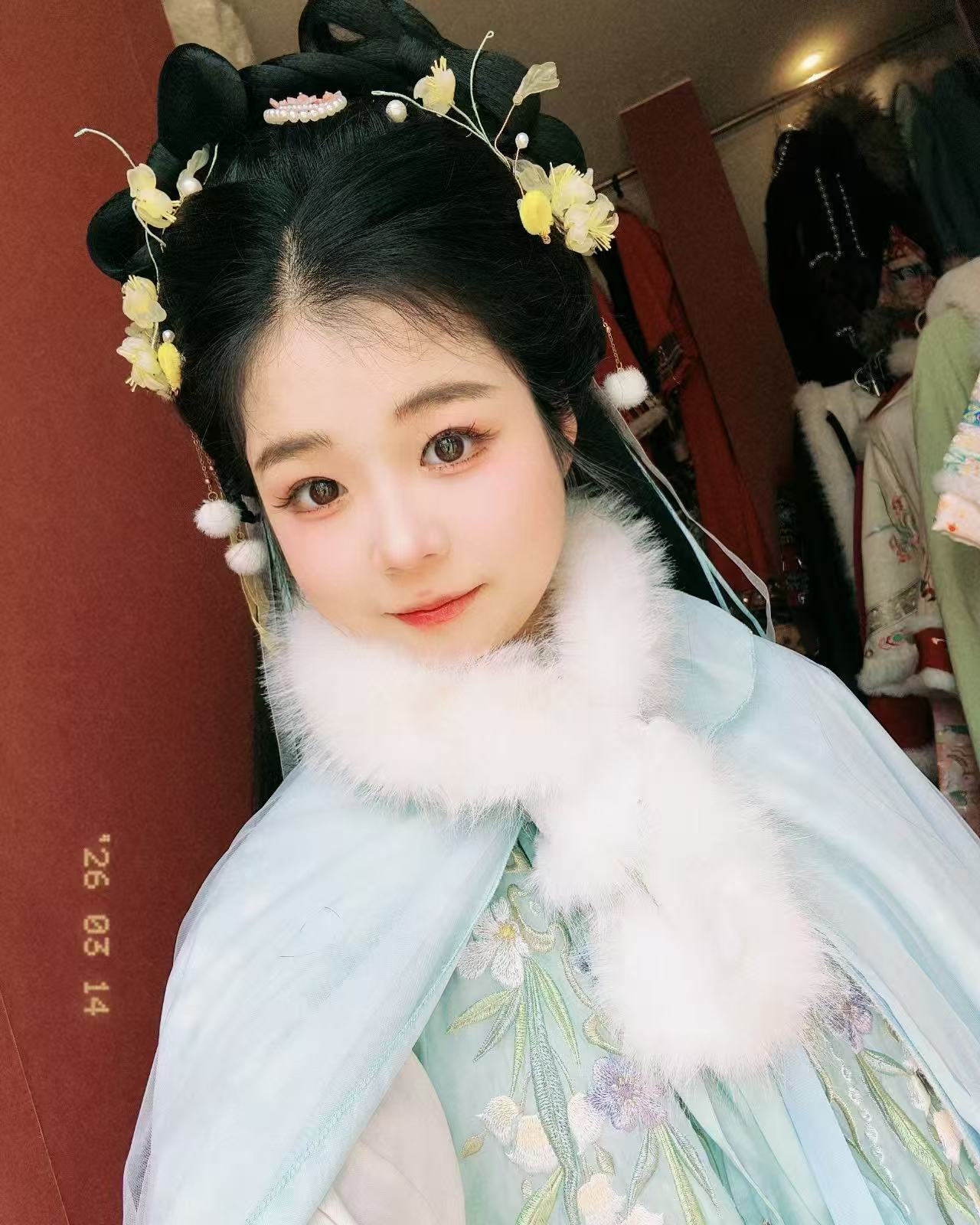 张静雯穿汉服的照片
