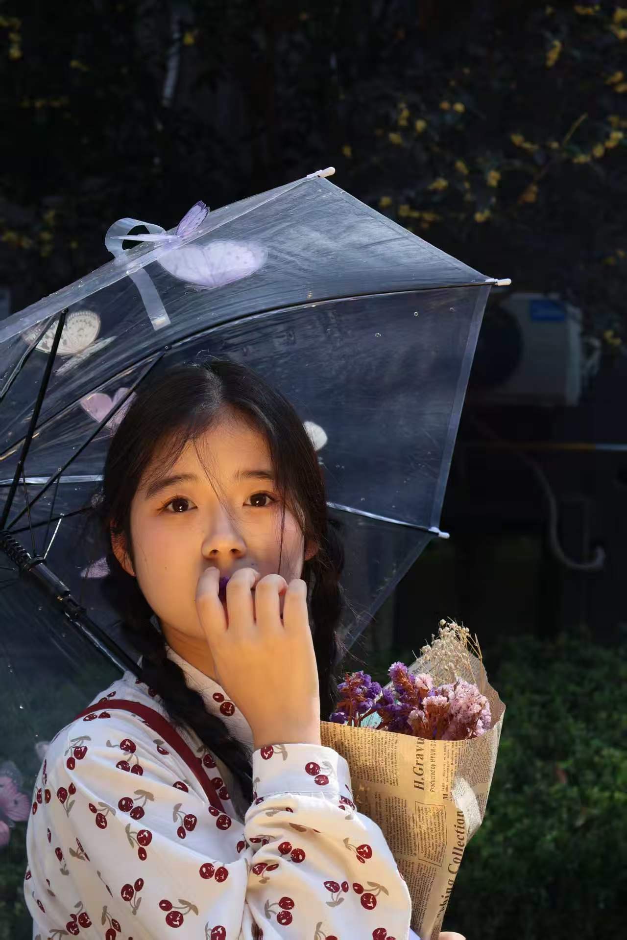 张静雯雨天的照片
