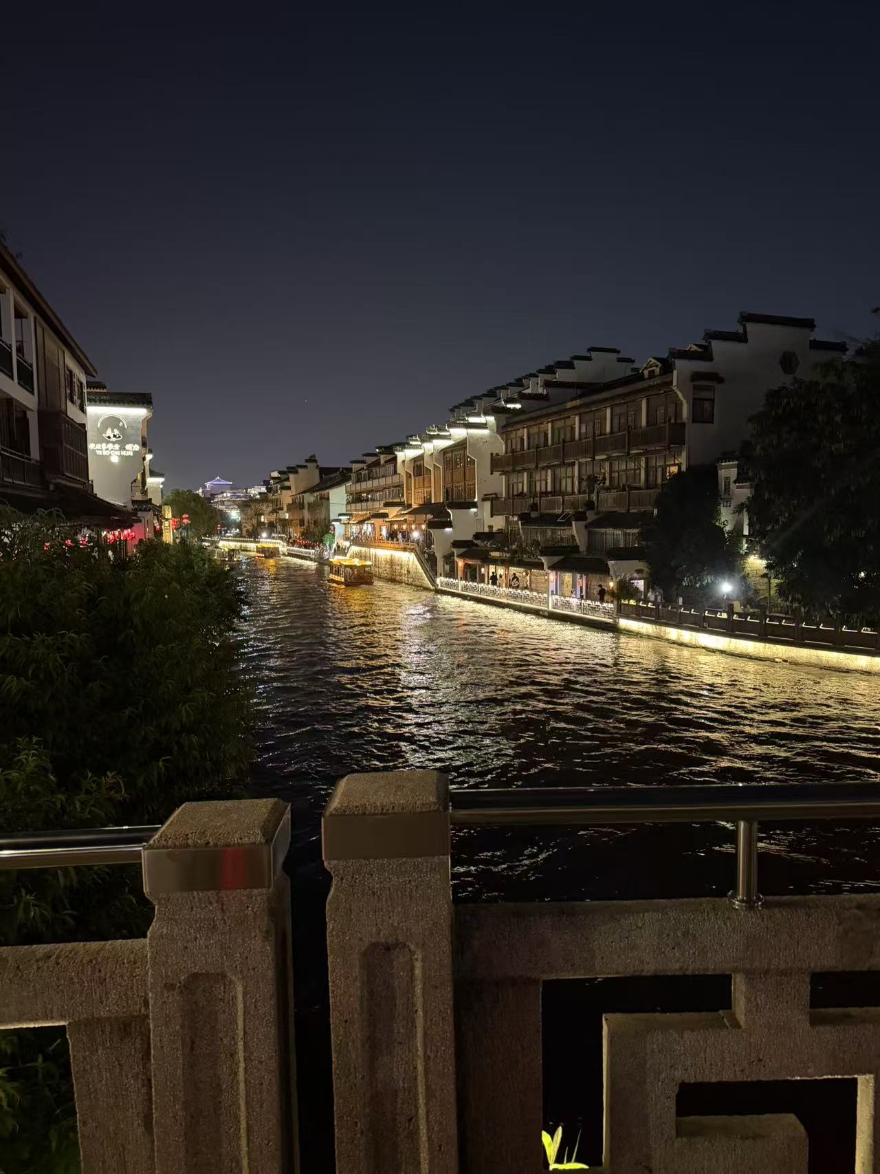 南京夜晚河景